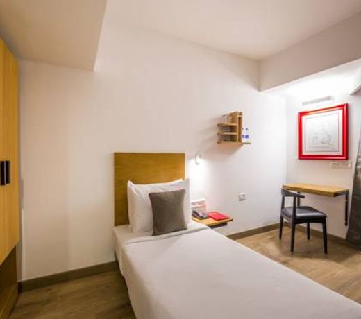 OYO Townhouse 022 Koregaon Park Pune