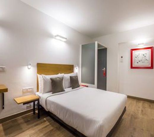 OYO Townhouse 022 Koregaon Park Pune