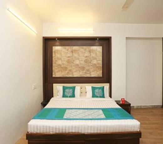 OYO 9853 Hotel Haveli Inn