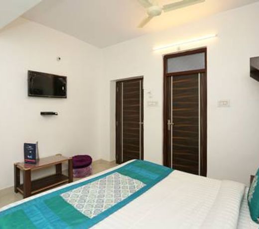 OYO 9853 Hotel Haveli Inn