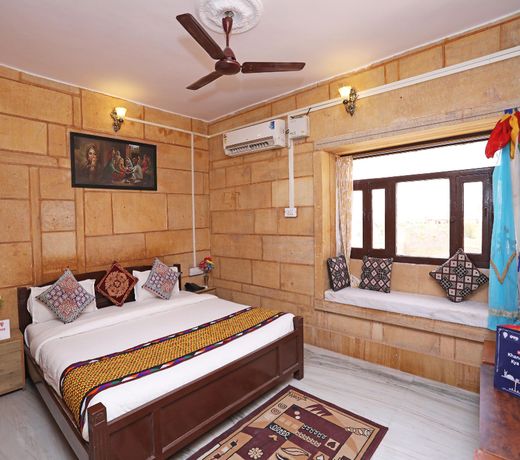 OYO 7426 Hotel Classic Inn