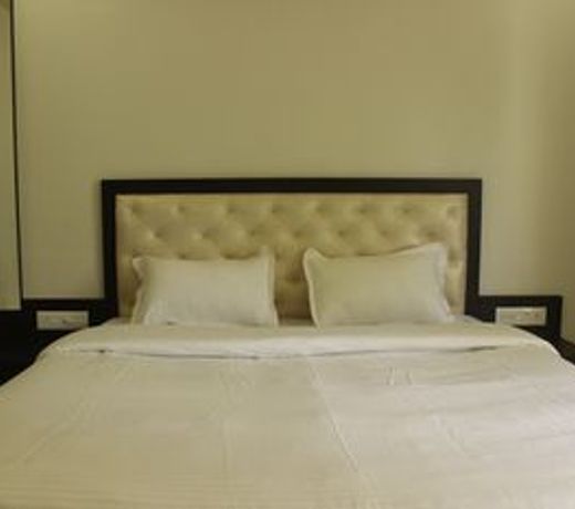OYO 9714 Home Pool View 1 BHK Siolim