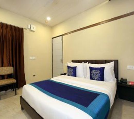 OYO 9822 Hotel Seven