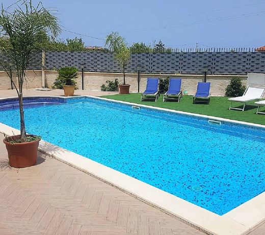 VILLA MARIANNA CON PISCINA PRIVATA ampi spazi esterni e WIFI FREE