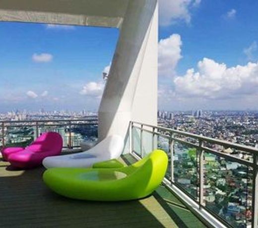 Lower Penthouse Unit in Acqua Residences