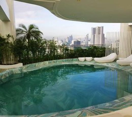 Lower Penthouse Unit in Acqua Residences