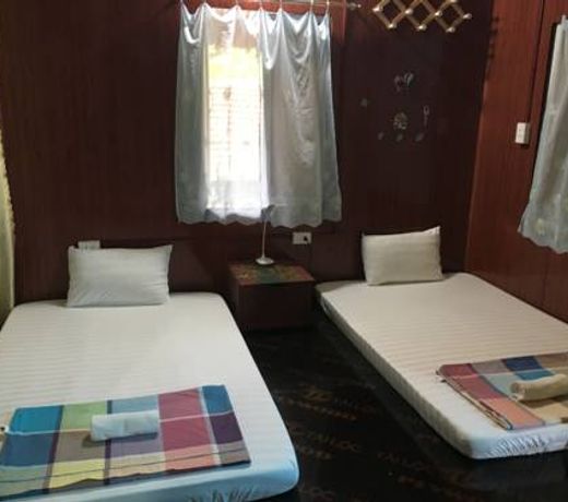Green Hill Hostel & Tour