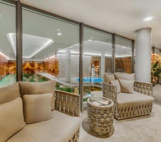 Grand Poet Hotel and SPA by Semarah