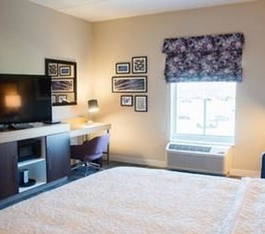 Hampton Inn & Suites by Hilton Warrington Horsham
