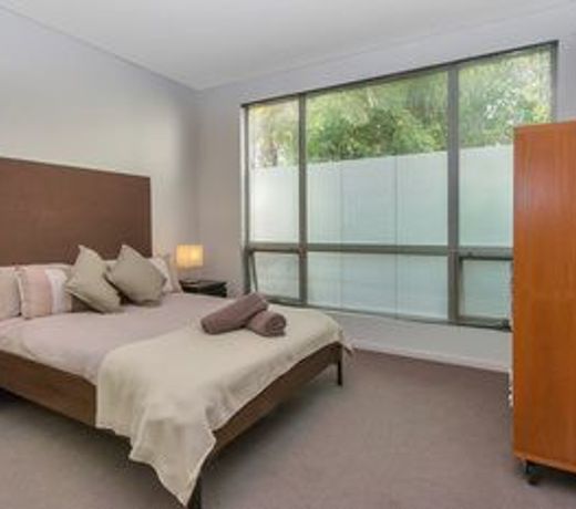 Contemporary Townhouse In Adelaide City