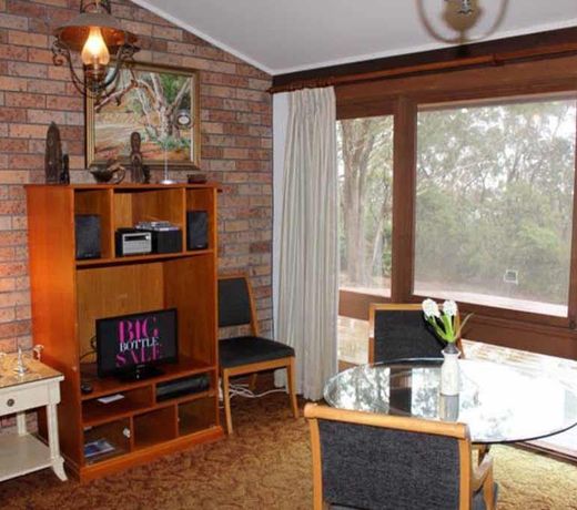 4 Bedroom Cottage Solitary View