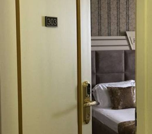 Hotel Deluxe