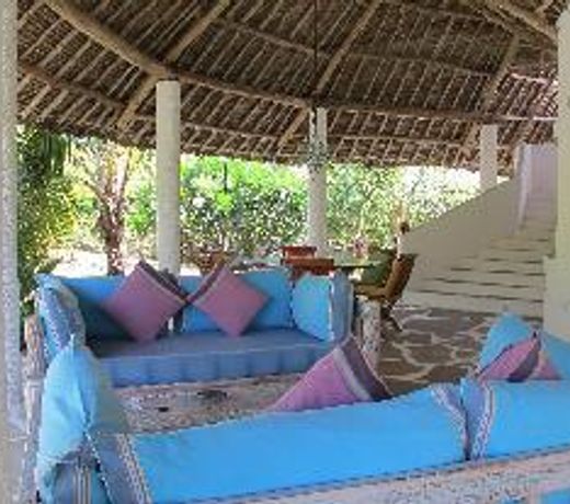 Deluxe villa with garden pool with service staff 150mt from the sea