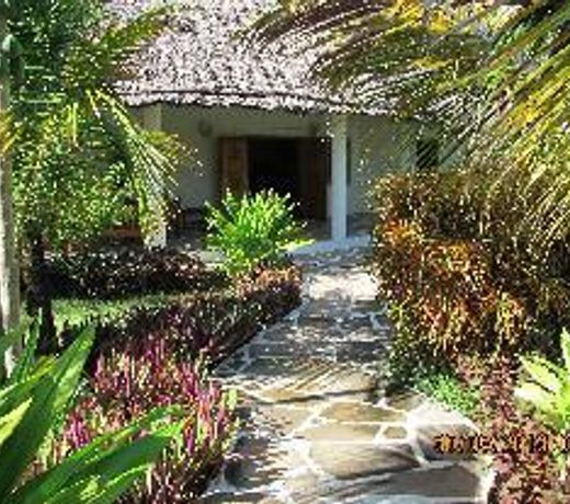Deluxe villa with garden pool with service staff 150mt from the sea