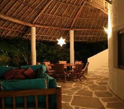 Deluxe villa with garden pool with service staff 150mt from the sea