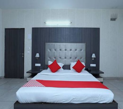 OYO 5192 Laj Regency