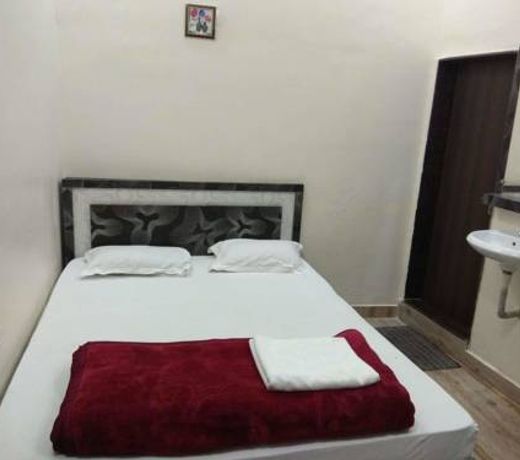 OYO 26612 Phoenix Inn