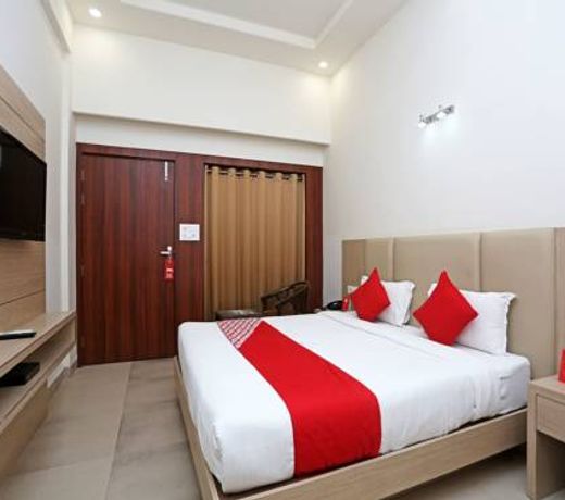 Hotel Lotus Grand