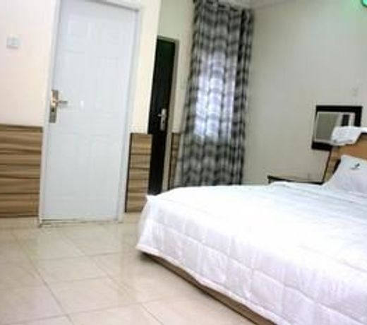 Mayoral Hotel & Suite