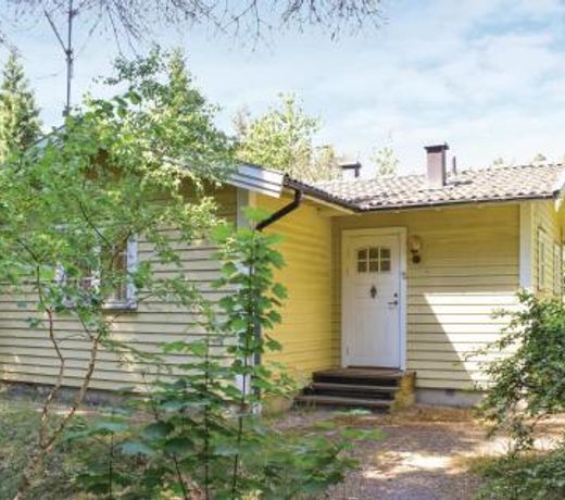 Awesome home in Lderup with 3 Bedrooms and WiFi