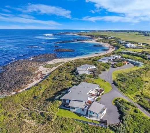 Hearns Beachside Villa 8
