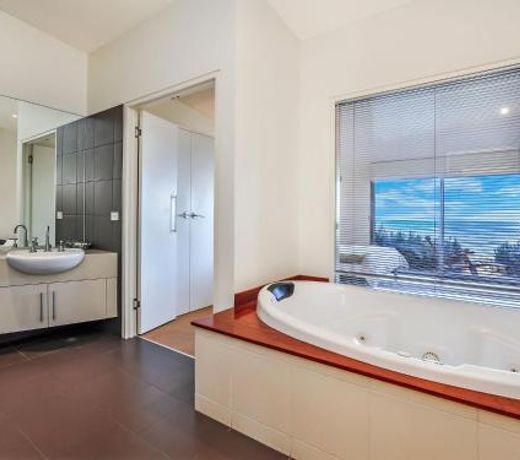 Hearns Beachside Villa 8