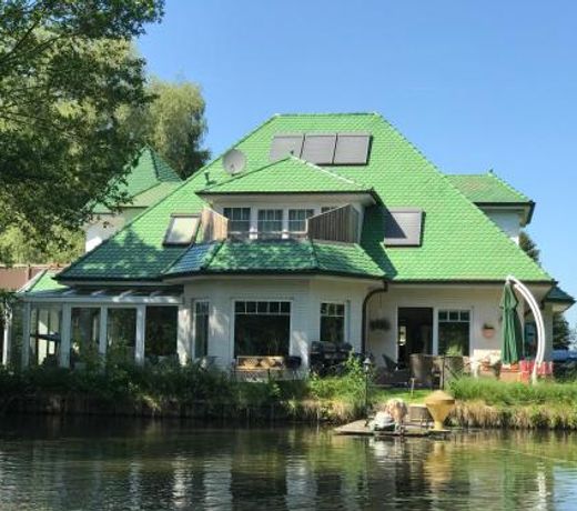 Moderne Maisonette-Wohnung am Karpfenteich; modern Apartment with view of the carp pond