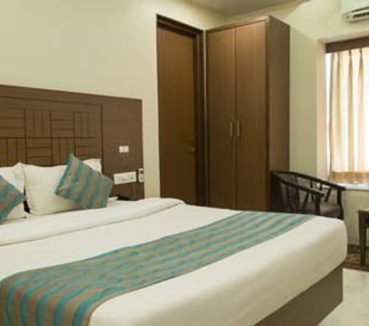 JK Rooms 117 Majestic -Opp. Airport