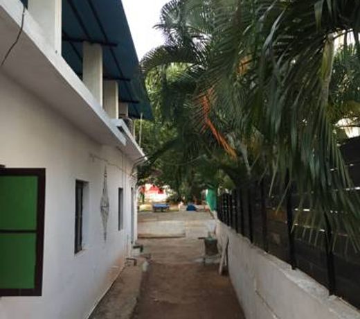 Green Rover Hostel by Gypstead