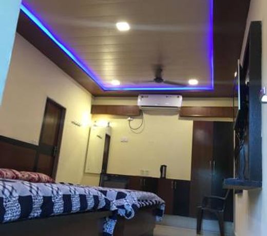 Hotel Golden Veena