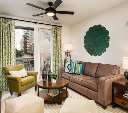 Spirited 2BR w/ Pool in Heart Of Music Row