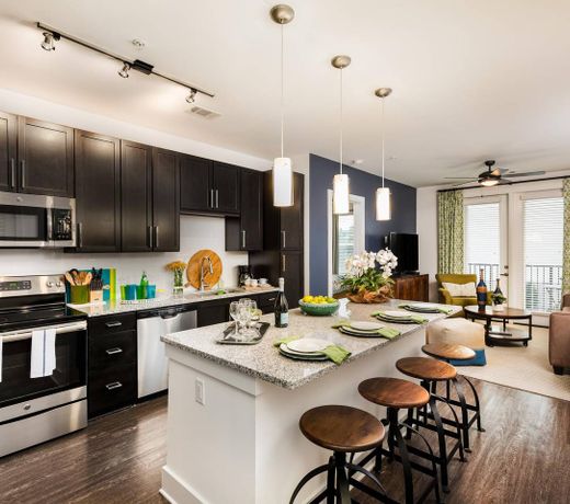 Spirited 2BR w/ Pool in Heart Of Music Row