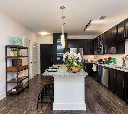 Spirited 2BR w/ Pool in Heart Of Music Row