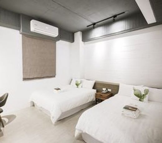 Tiin Tinn - Rivershore B&B