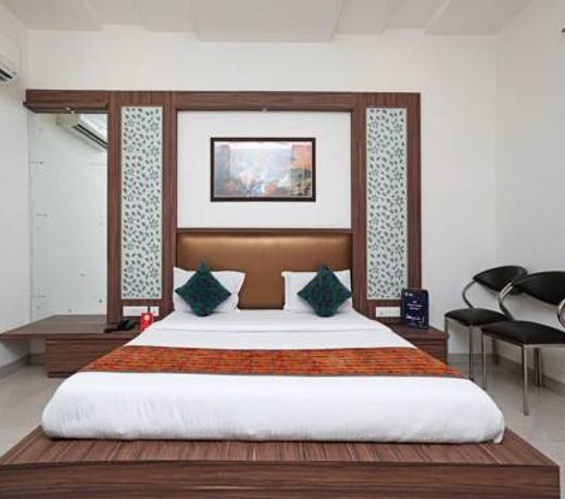 OYO 10343 Hotel Heera Foods