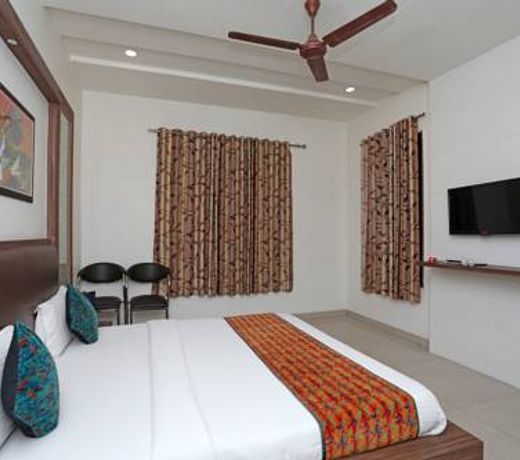 OYO 10343 Hotel Heera Foods