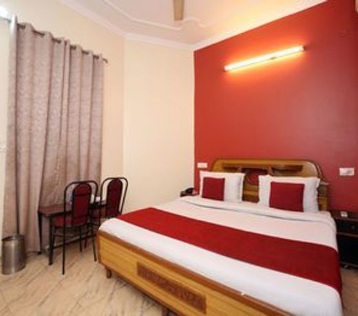 OYO 10239 Holiday INN Paradise