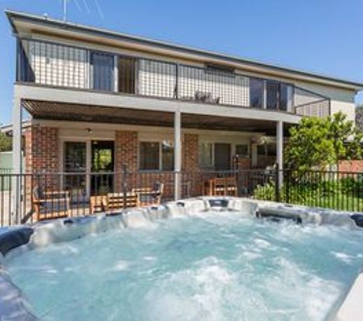 Ocean Breeze Retreat - with spa and space