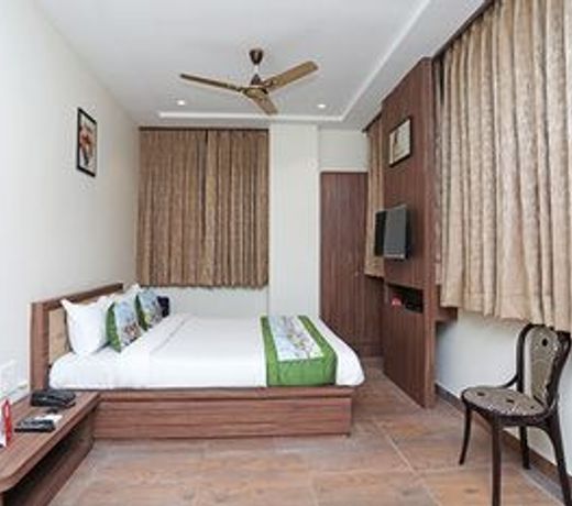 OYO 10131 Hotel Raj