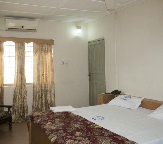 Sundowner Lodge