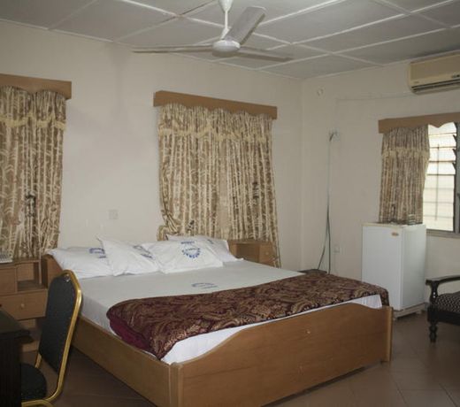 Sundowner Lodge