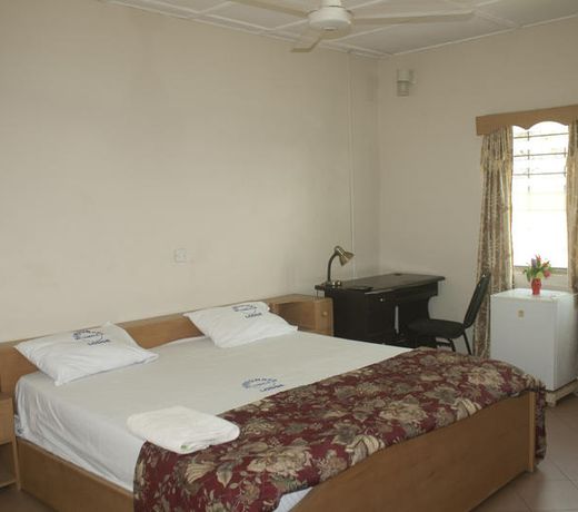 Sundowner Lodge