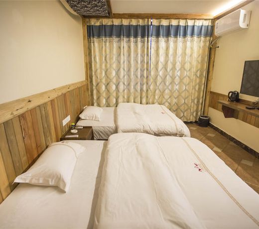 Lovely Roof Inn