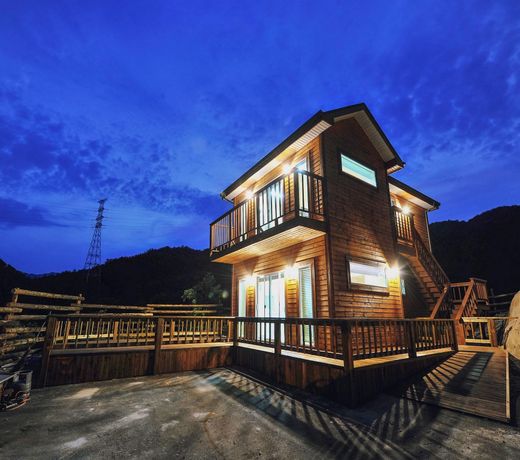 Healing Story House - Bleeding heart