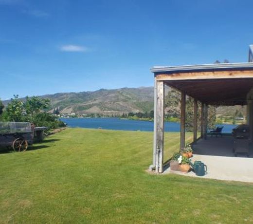 Cromwell Lakeside B n B