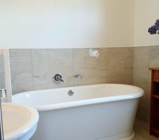 Cromwell Lakeside B n B