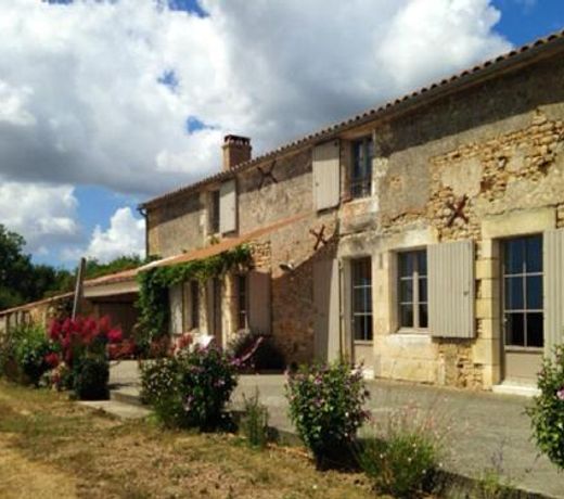Villa de 5 chambres avec piscine privee et jardin a Saint Cyr en Talmondais