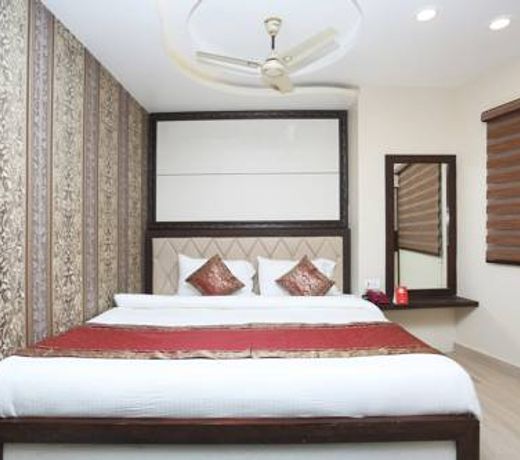 OYO 10338 Hotel Aadesh Palace