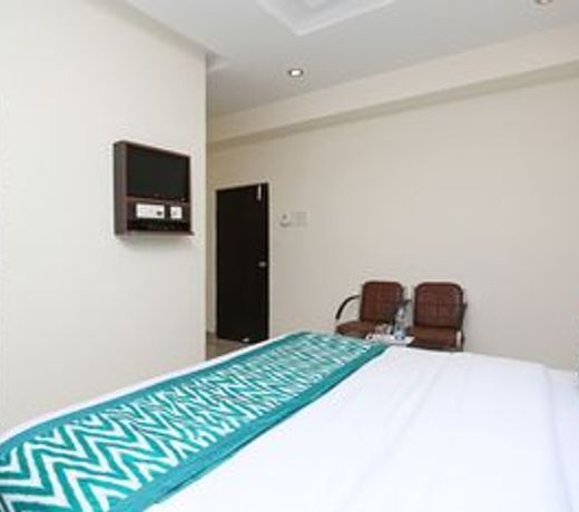 OYO 10188 Hotel DS Grand Inn