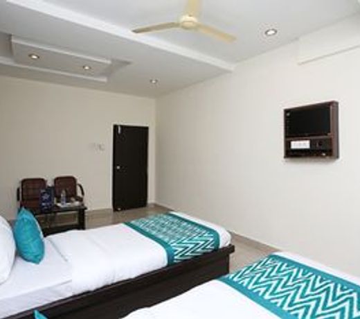OYO 10188 Hotel DS Grand Inn